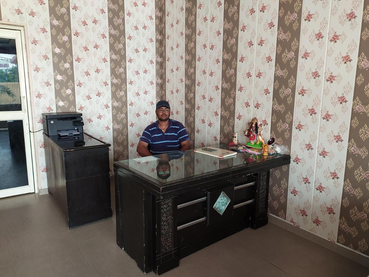 Oyo 82476 Royal Garden Ghaziabad Exterior foto